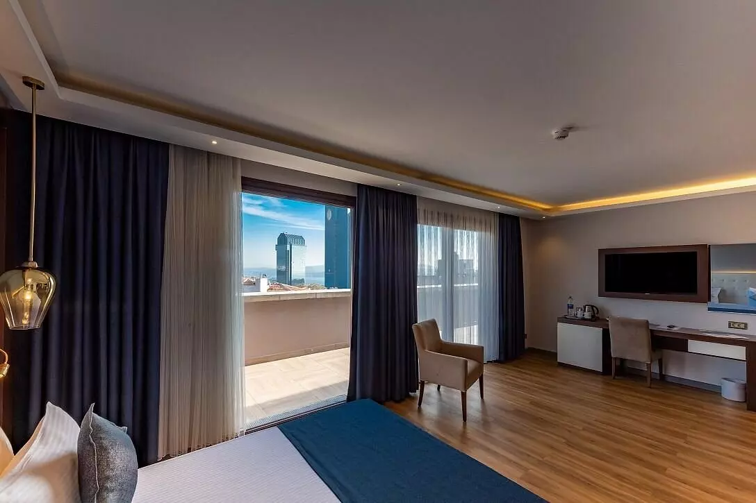 nova-plaza-crystal-hotel (1).jpg